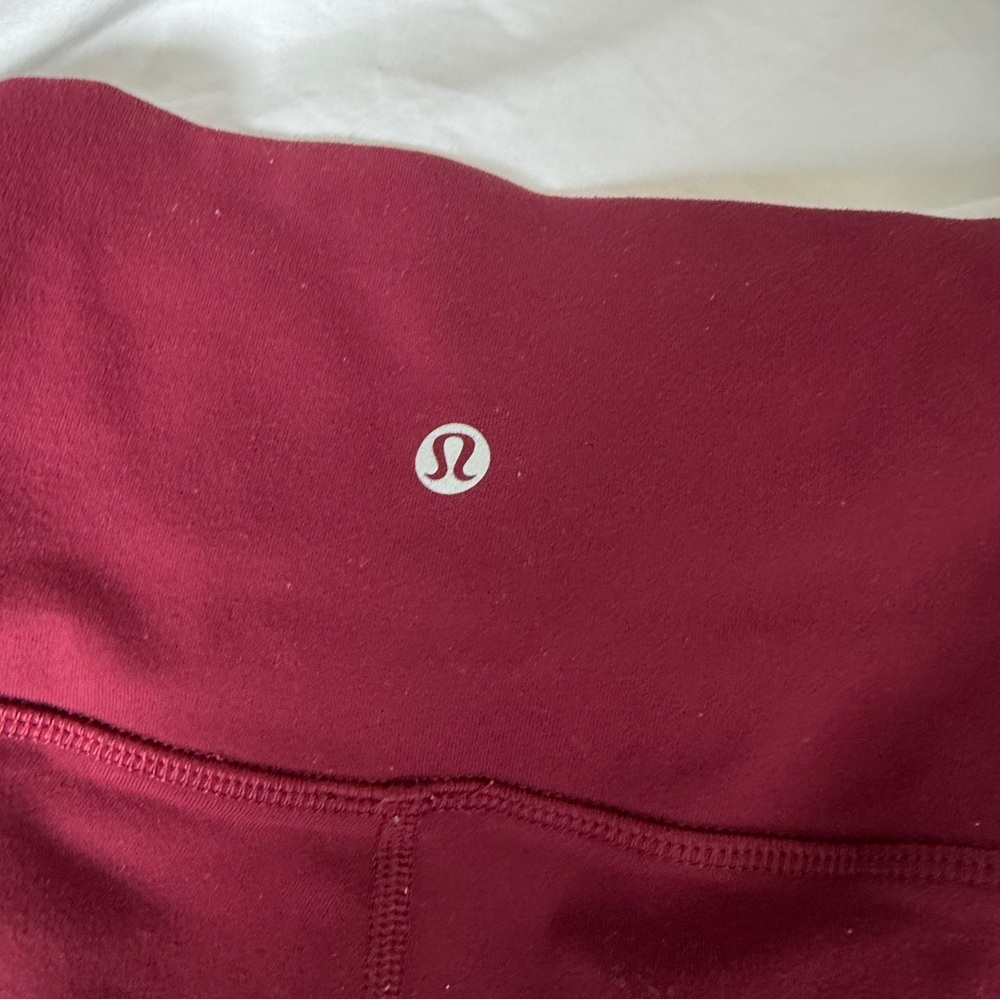 Lululemon Merlot align legging size 4, good used condition - Picture 6 of 8